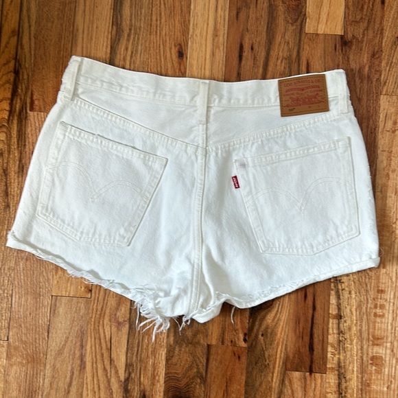 Levi’s white denim shorts - Picture 2 of 7
